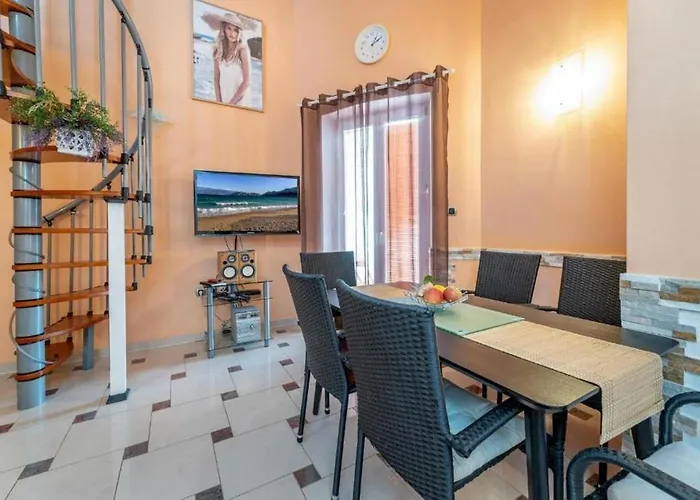With Parking Space Baska, Krk - 21847 דירה באסקה